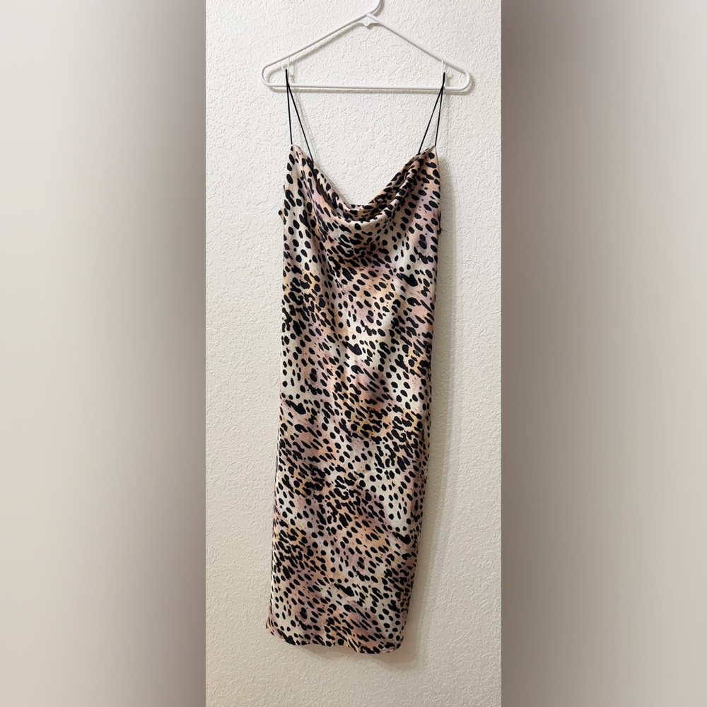 GOOD AMERICAN PRINTED SATIN COWL MIDI IN ROSE CHEETAH - 3